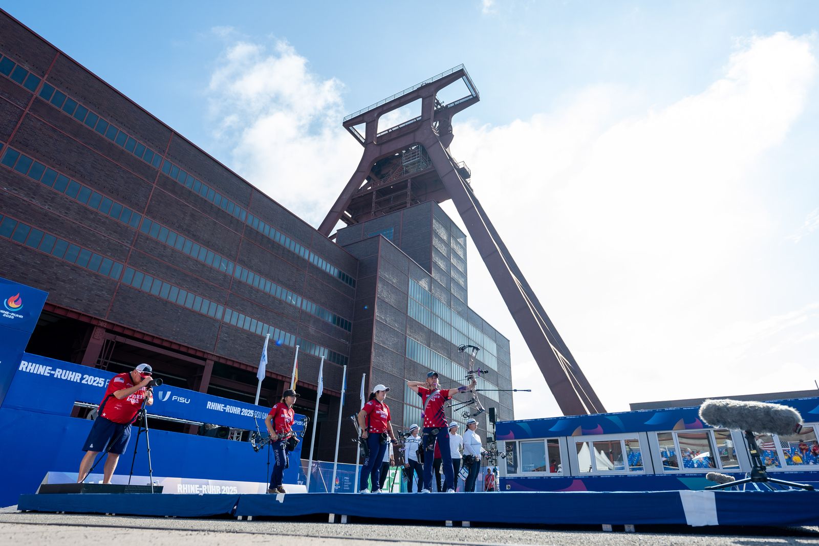FISU World University Games, Bogenschießen vor dem Fördergerüst der Zeche Zollverein