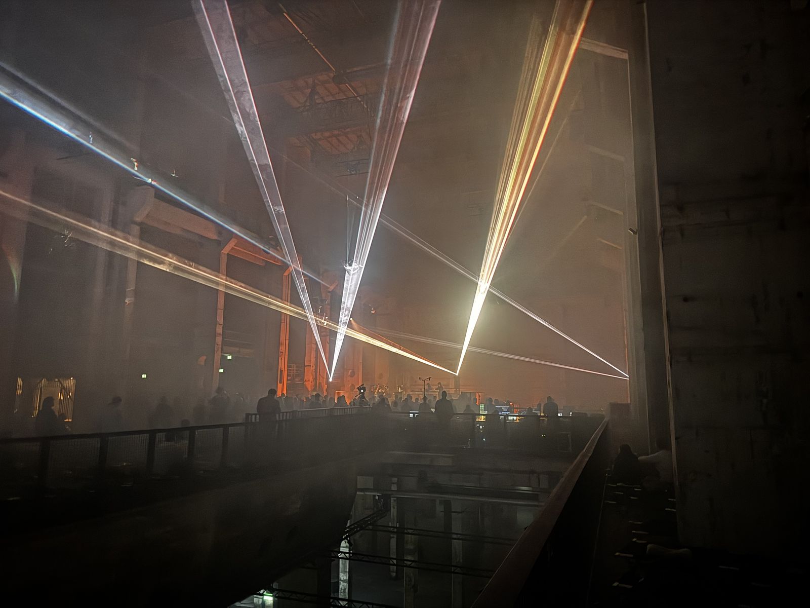 The Infinite Now, Laserstrahlen durch die Halle des Kraftwerk Berlin
